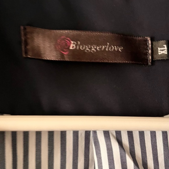 Stylish Women's Navy Utility Jacket - Picture 6 of 9